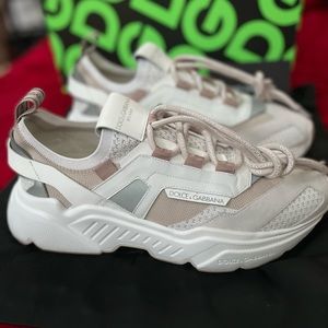 Men shoes dolce & Gabbana size 435 10.5 good condition